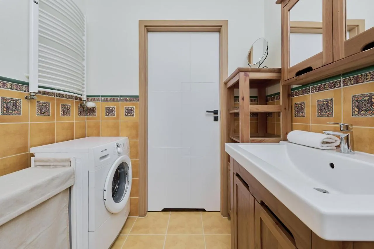 Convenient Apartment Mosiezna 7 By Noclegi Renters Wrocław
